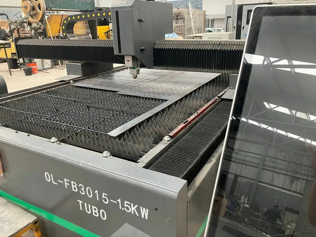 Corte láser en metal industrial